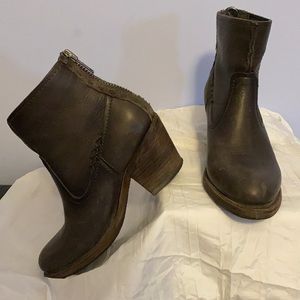 Frye Ankle Boots, distressed/dark grey